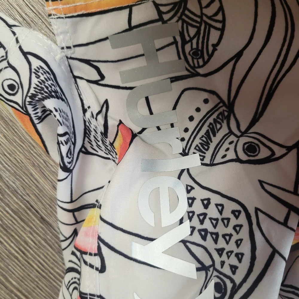 Hurley NWT Tropical Toucan‎ Print Volley Swim Shorts Size Medium
